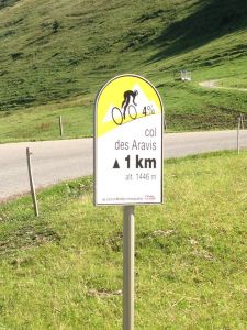 Die meisten Auffahrten sind vorbildlich mit solchen Kilometerschildern ausgestattet