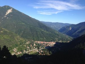 St-Martin-Vésubie vom Col St-Martin aus gesehen